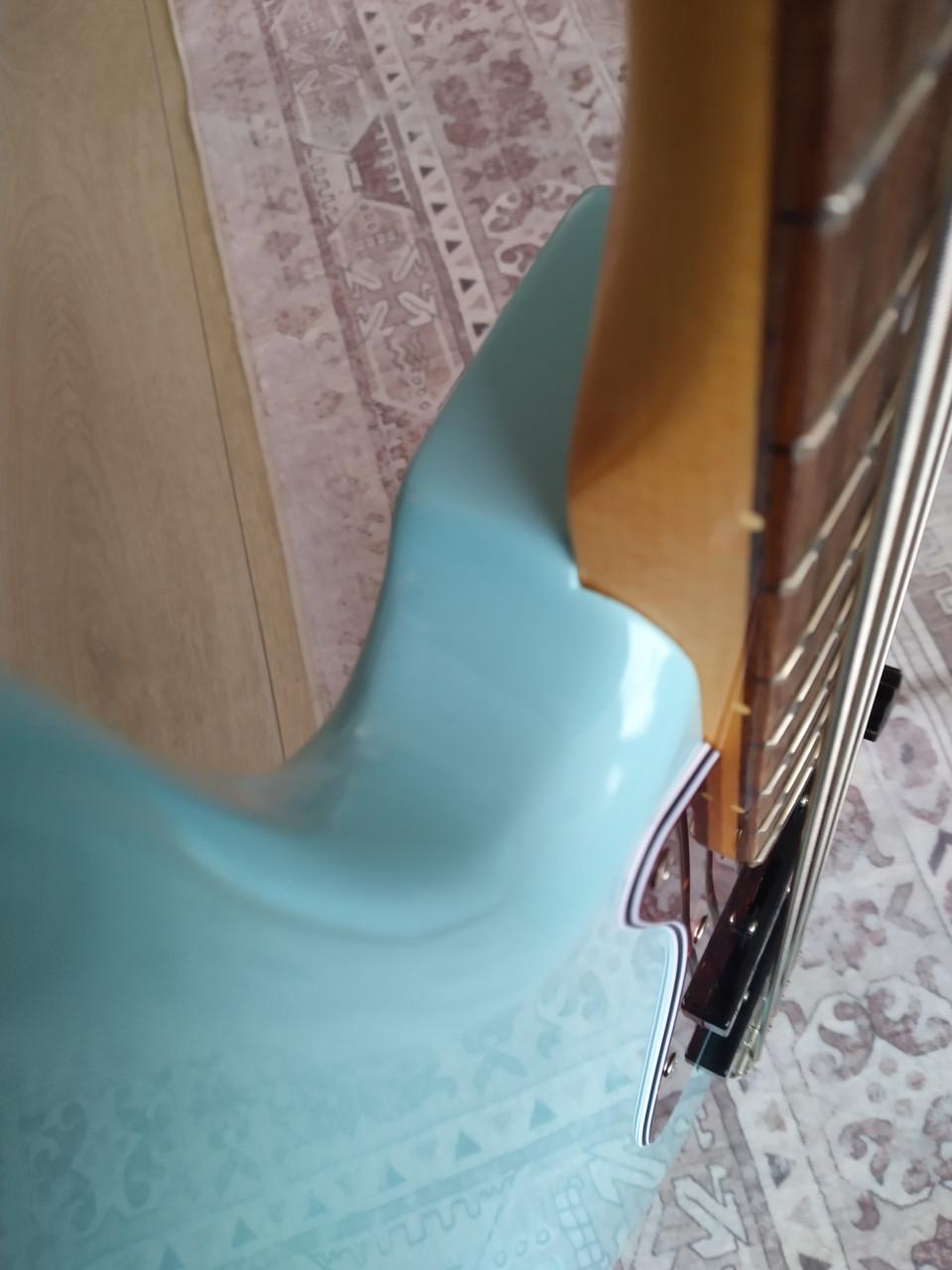 Squier Classic Vibe Jazz Bass Daphne Blue z.g.a.n. 300 euro.