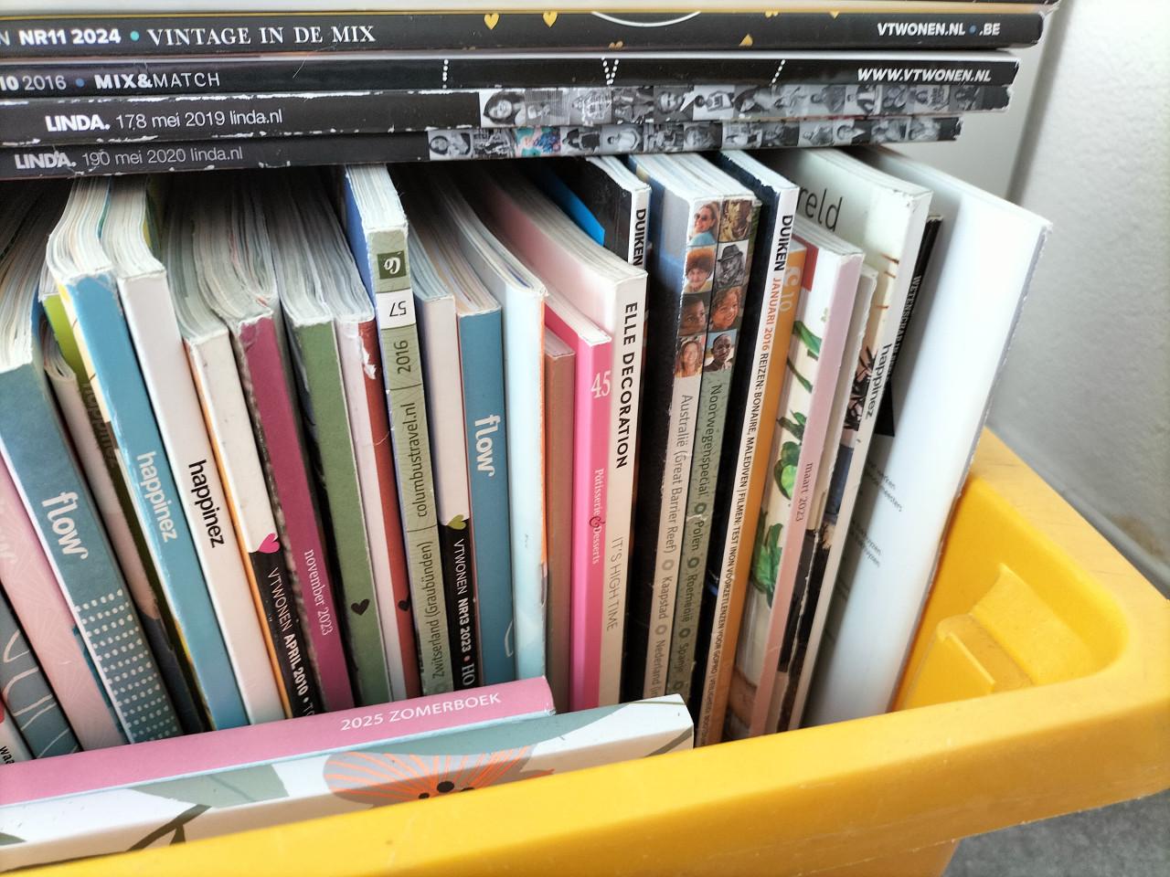 Doos vol tijdschriften