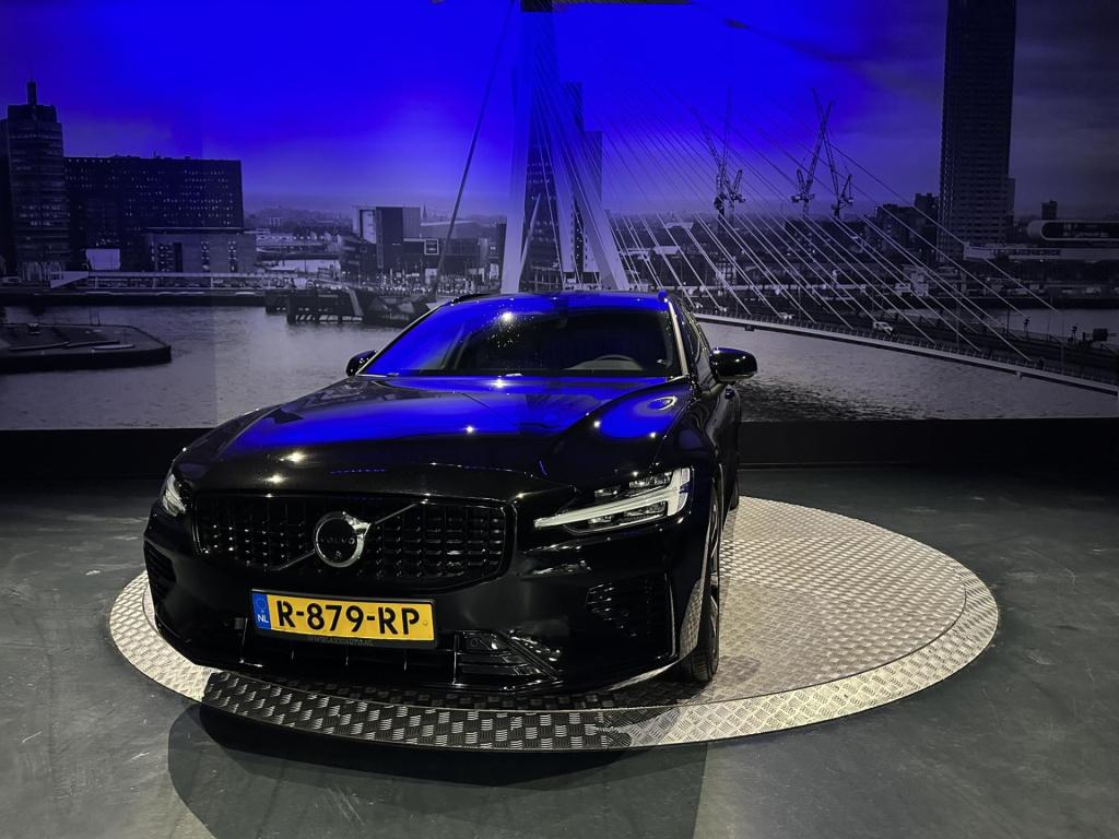 Volvo V60 2.0 t6 plug-in hybrid awd plus dark long range my2023 *1e eigenaa