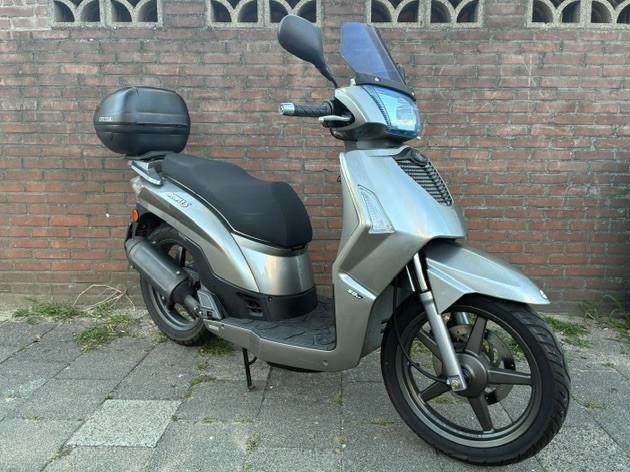 ZEER MOOIE KYMCO PEOPLE S BROMSCOOTER MET SLECHTS 2515 KM !! 1E EIGENAAR