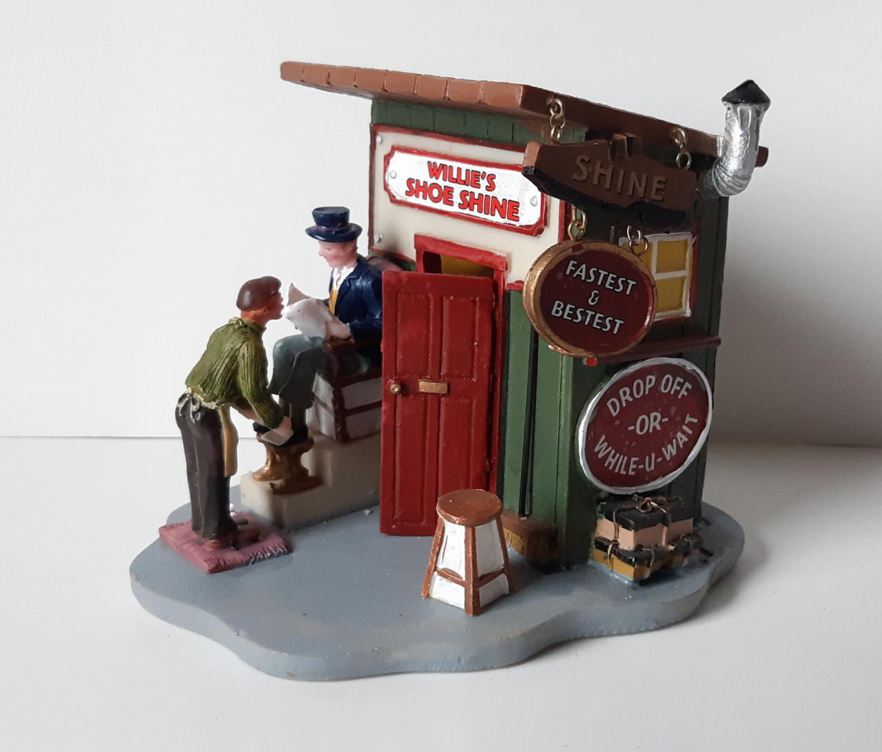 Lemax decoratie schoenpoets winkel: Willie’s Shineshack, kerst