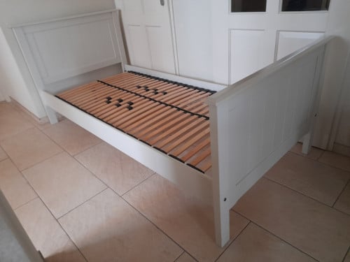 1 Persoons bed 90 x 200 (in goede staat )
