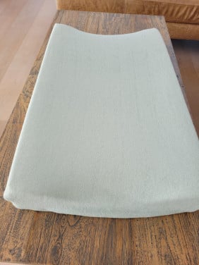Aankleedkussen van Bébéjou met mintgroene hoes