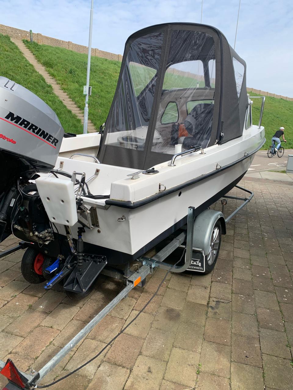 Pilot 520 Sea Fishing Boat Complete