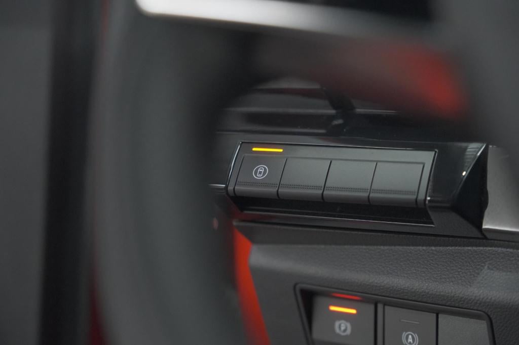 Renault Austral 1.2 e-tech full hybrid 200 techno | 360 camera | panoramada