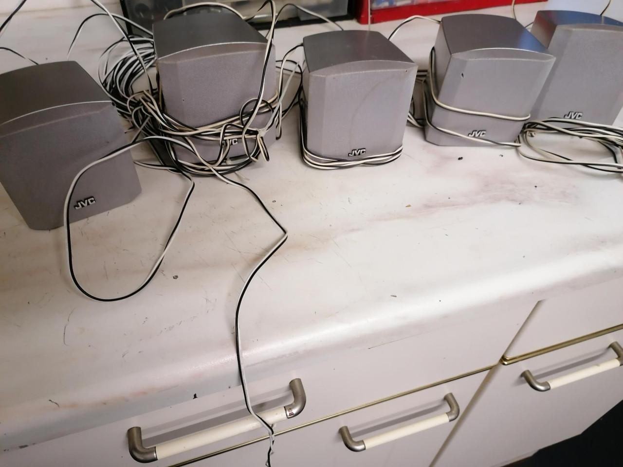 5 JVC boxjes in gebruikte staat