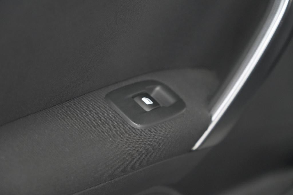 Peugeot 2008 puretech 110 allure | trekhaak | parkeersensoren | navigatie