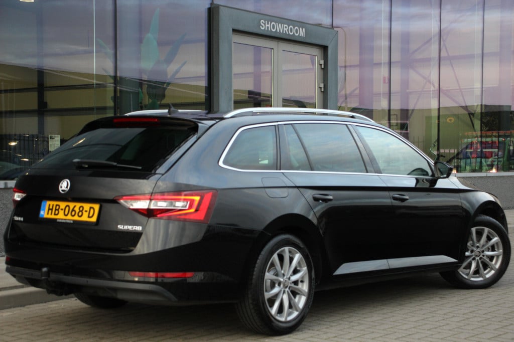Skoda Superb combi 1.6 tdi style business | automaat | navi | camera