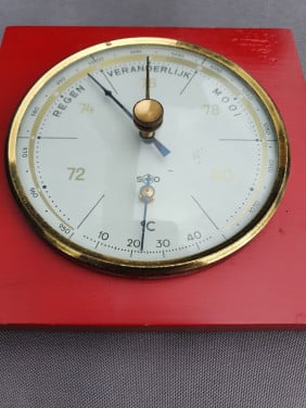 Leuk origineel jaren 70 barometer van het merk sundo, vierkant....