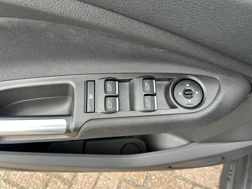 Ford C-max 1.5 titanium mooie staat|lage km stand
