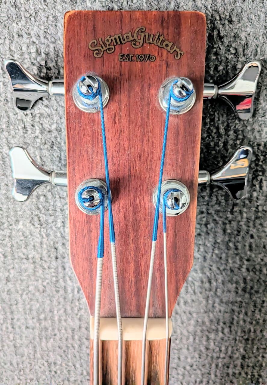 Sigma EST. 1970 akoestische basgitaar
