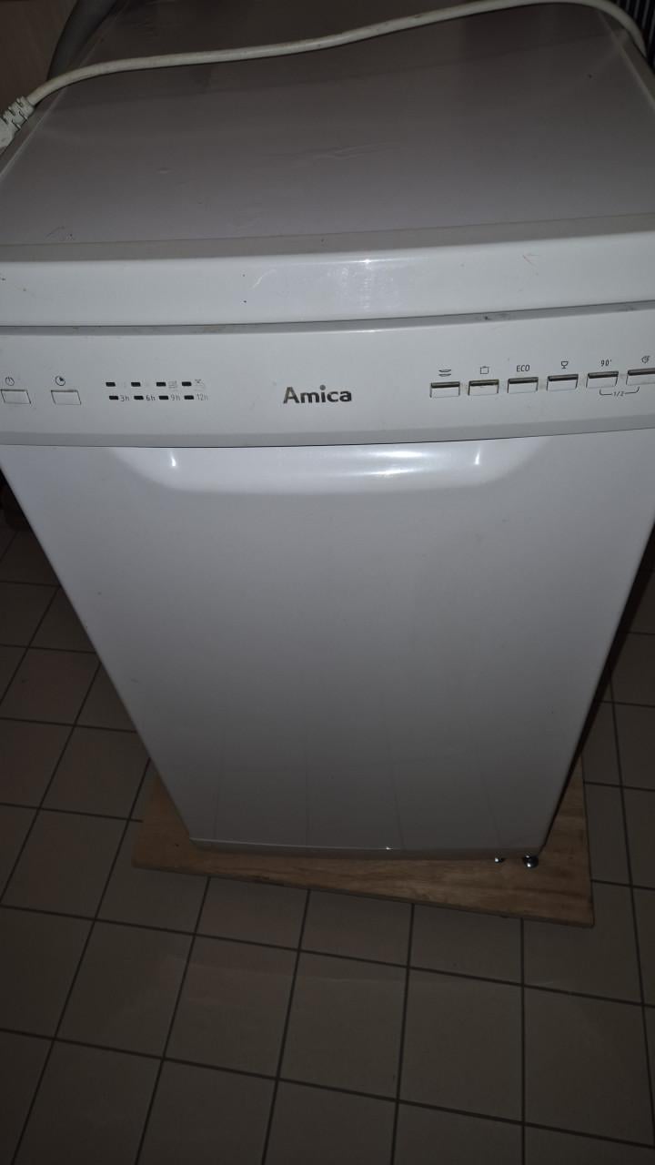 Smalle vrijstaande vaat  .  ...........