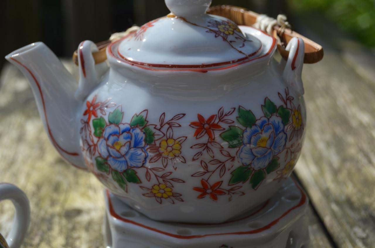 Prachtig kinder/poppenserviesje porselein