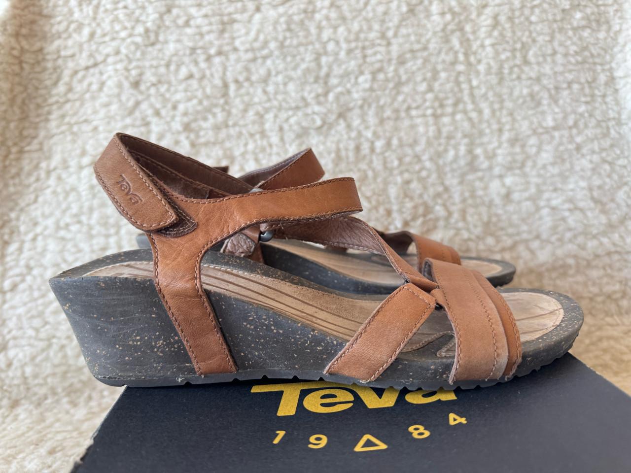 Teva Women Cabrillo Crossover Wedge Tan Sandaal in maat 41