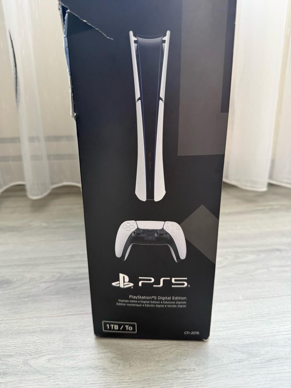 Playstation 5 Slim 1TB met toebehoren - Zo goed als nieuw