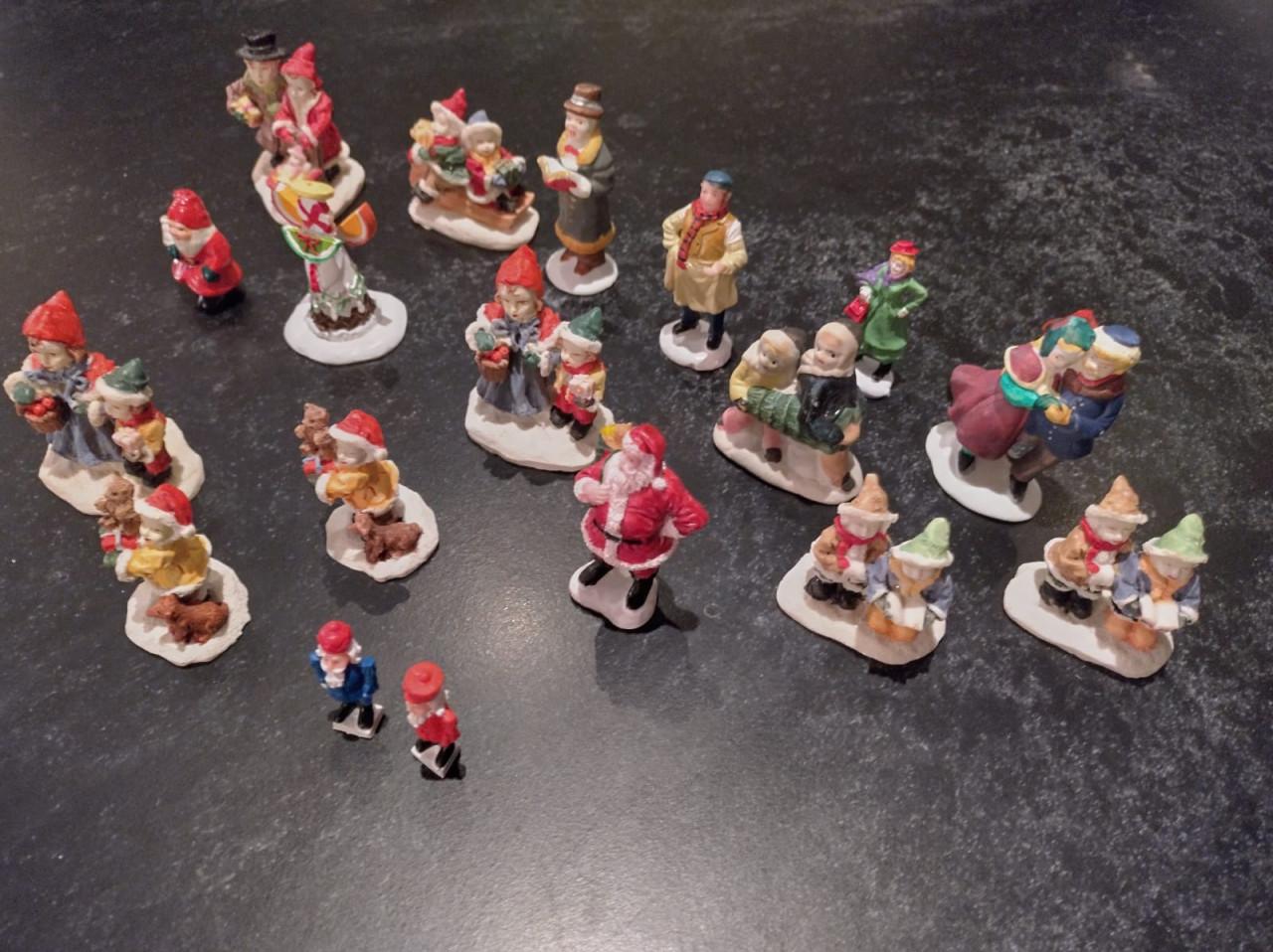 18 poppetjes 5-7 cm hoog