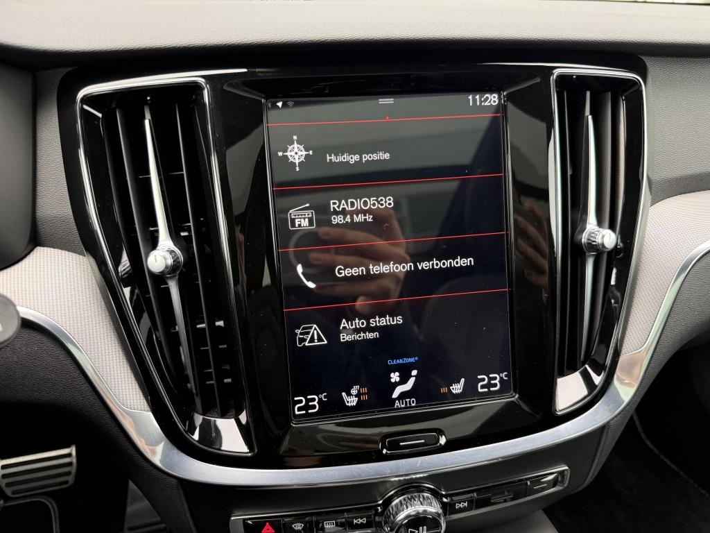 Volvo V60 t6 340pk recharge r-design| panodak| b&w sound| adap.cruise| tre