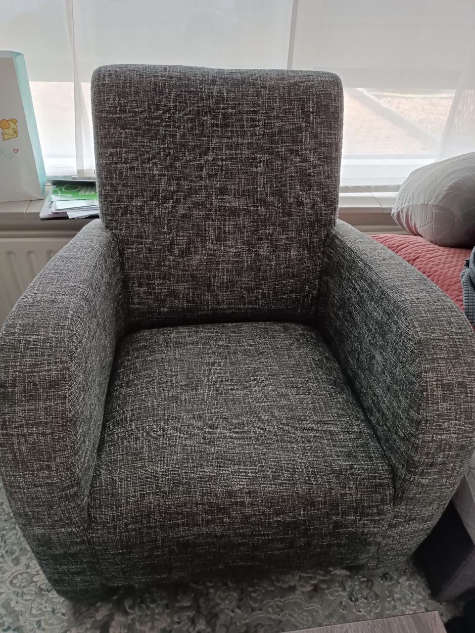 Grijze fauteuil