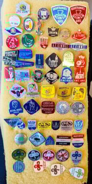 60 verschillende speldjes van goese bedrijven clubs etc Wasserij de Zon +