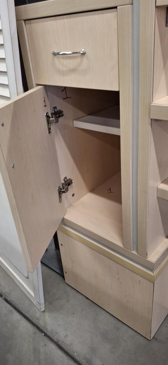 Winkeltoonbank winkelbalie met glazen blad en opbergruimte