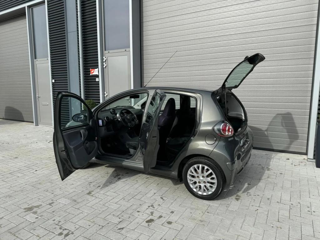 Toyota Aygo 1.0-12v aspiration green