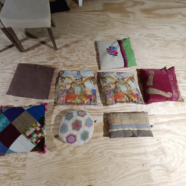 Diverse kussens en dekens van Lodsh