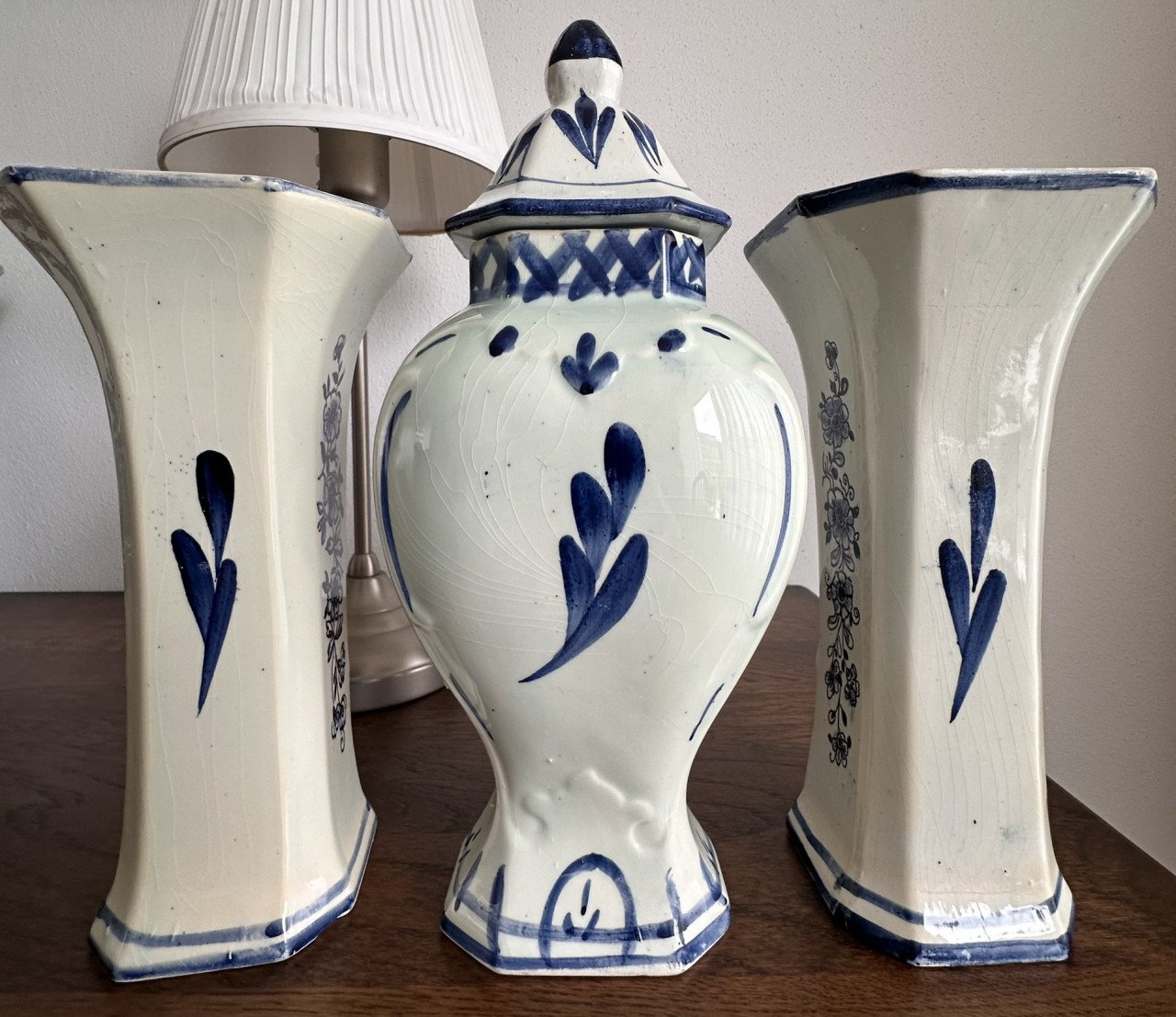 DELFTS BLAUW KASTSTEL ( HAND BESCHILDERD )
