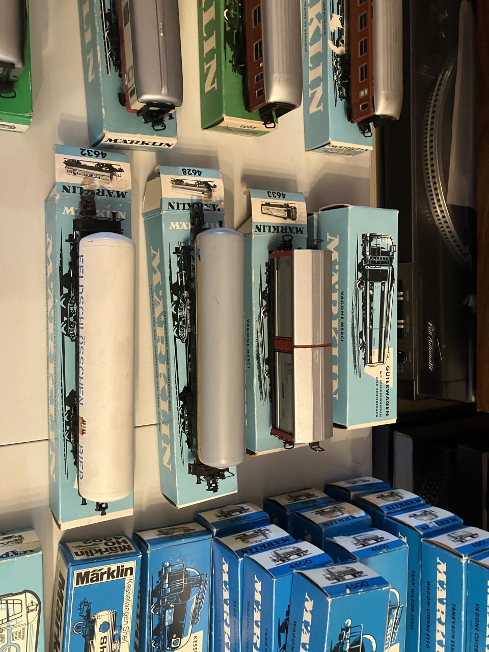 Märklin 52x wagons koelwagens bierwagens passagierswagons etc