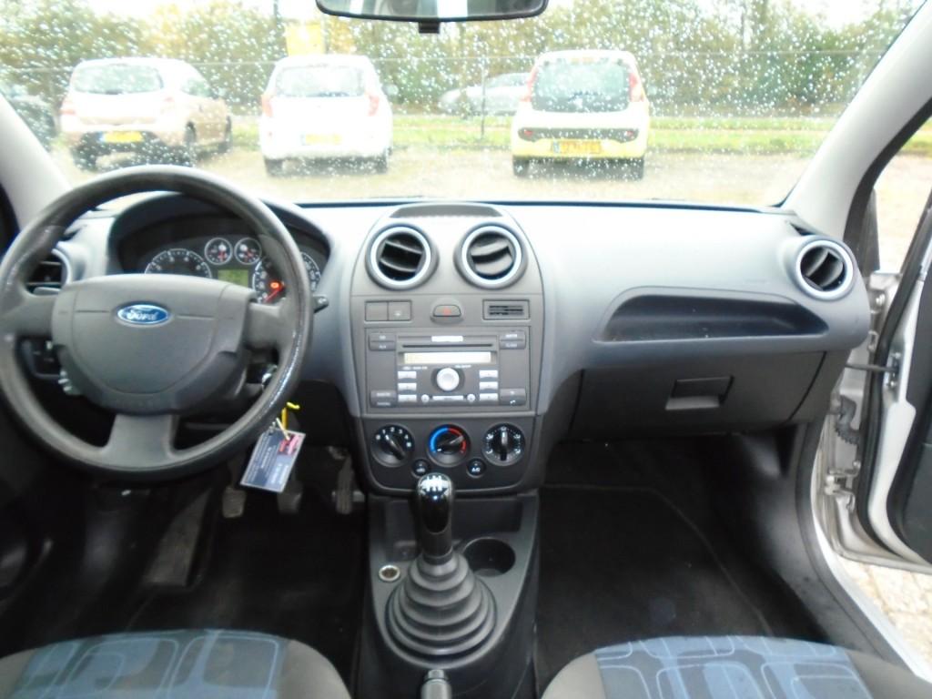 Ford Fiesta 1.3-8v champion