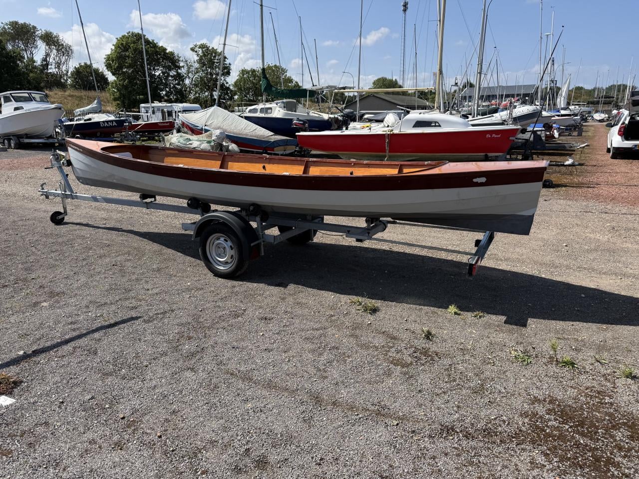 Tweepersoons houten roeiboot