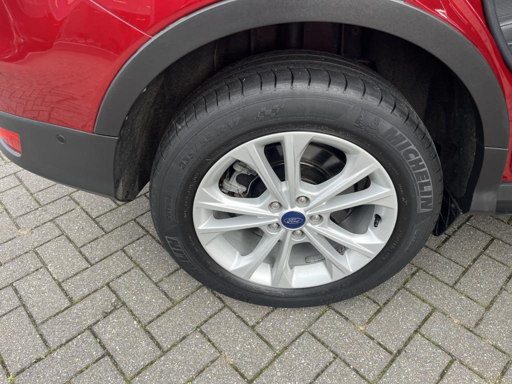 Ford Kuga 1.5 ecoboost titanium 2000 kg  trekgewicht