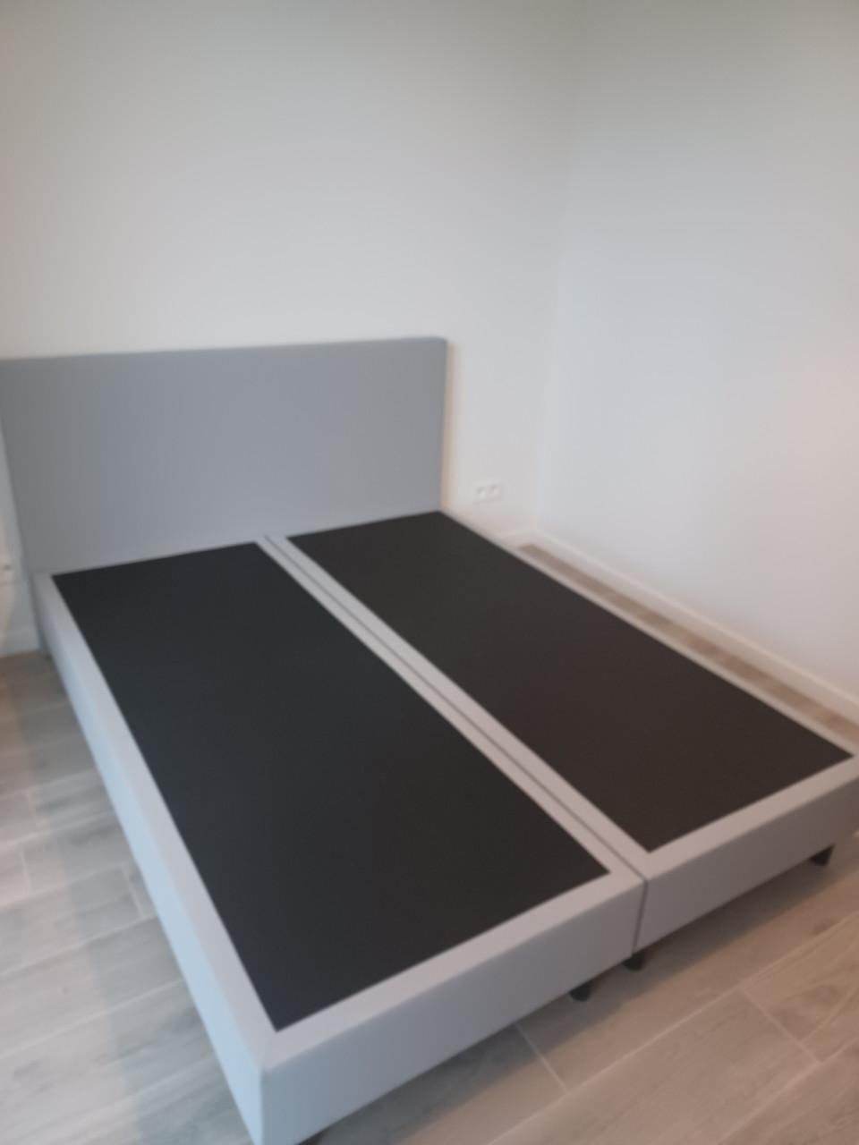 Box spring  160x200cm met hoofdbord.
