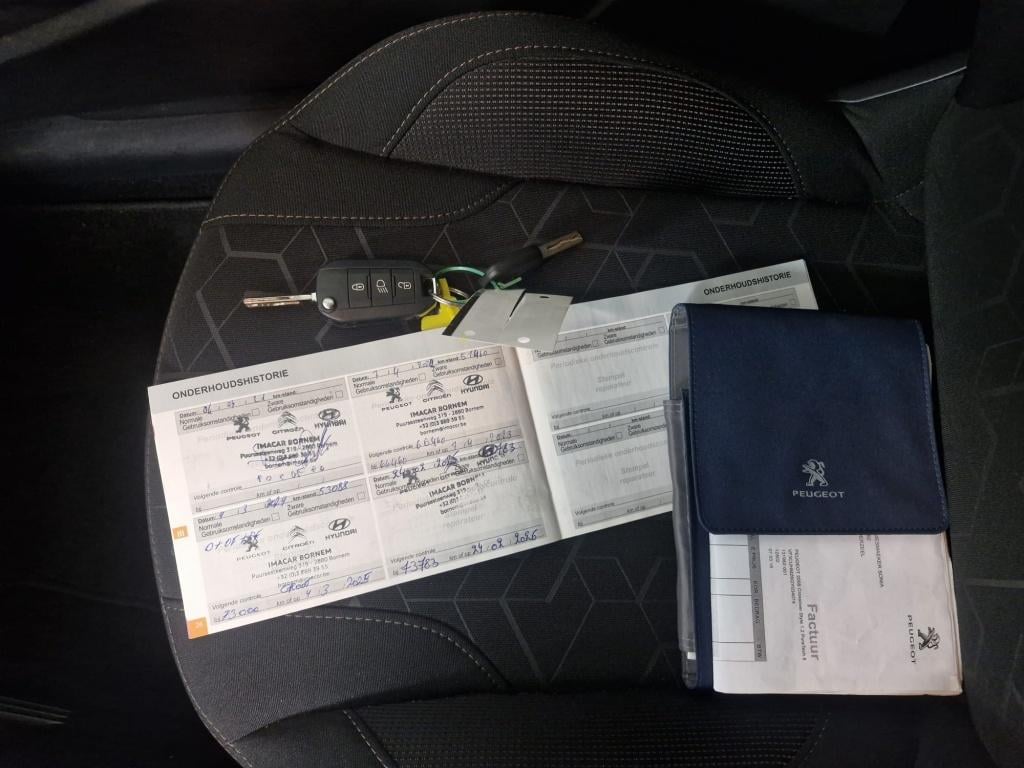 Peugeot 2008 1.2i style