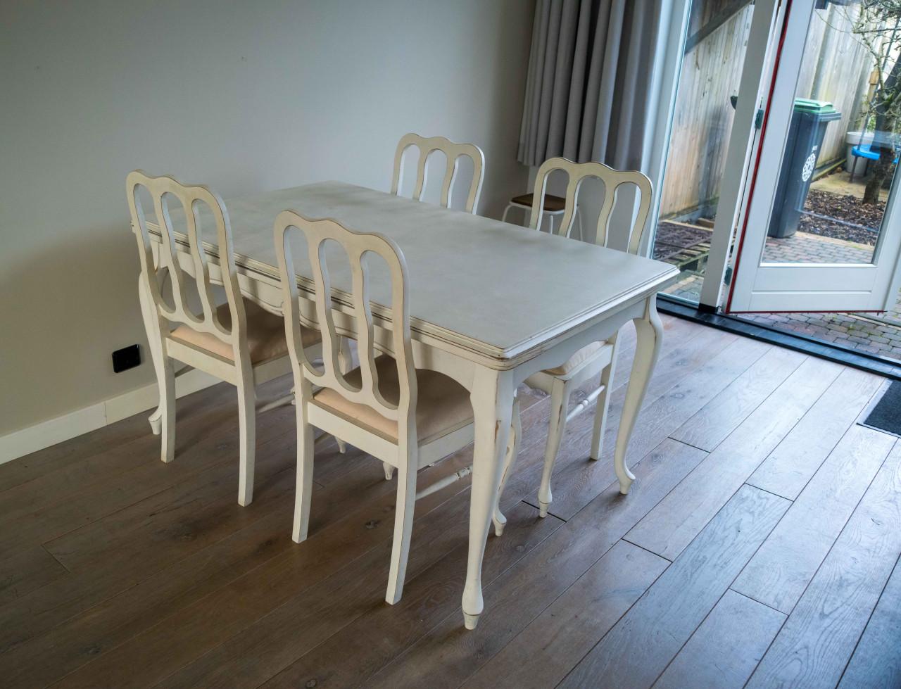 Eethoek met 4 stoelen