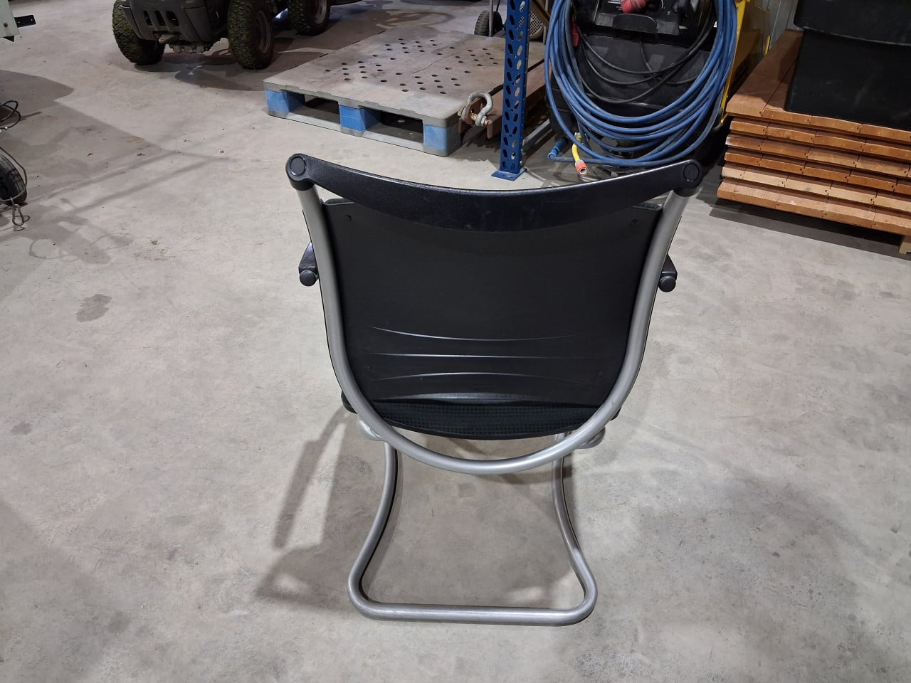 Stoelen stapelstoelen kantinestoelen vergaderstoelen