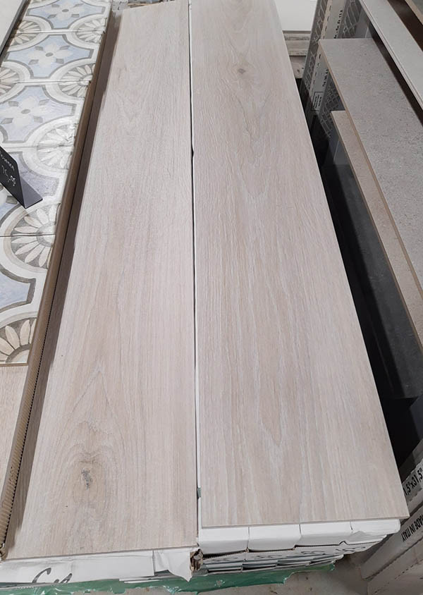 3030-291 ca 38 m² houtlook tegels, 20x120 cm van € 54,95/m²  voor