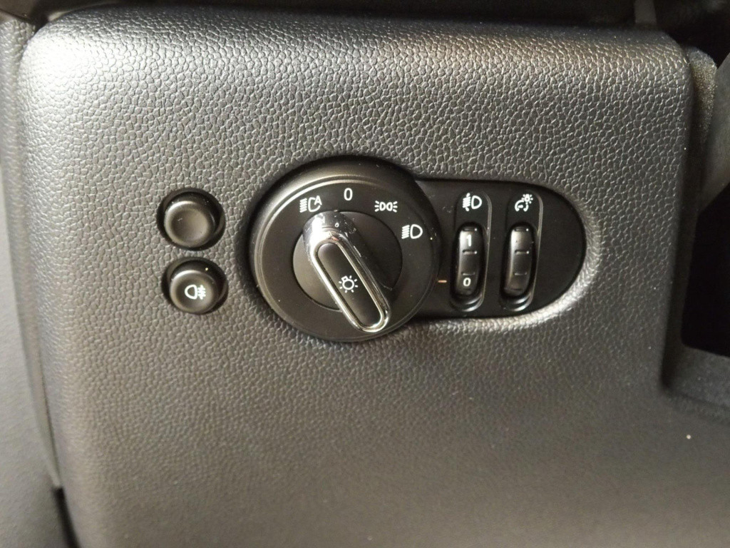 Mini Cooper 1.5 nl auto, carplay, cruise controle, parkeer sensoren
