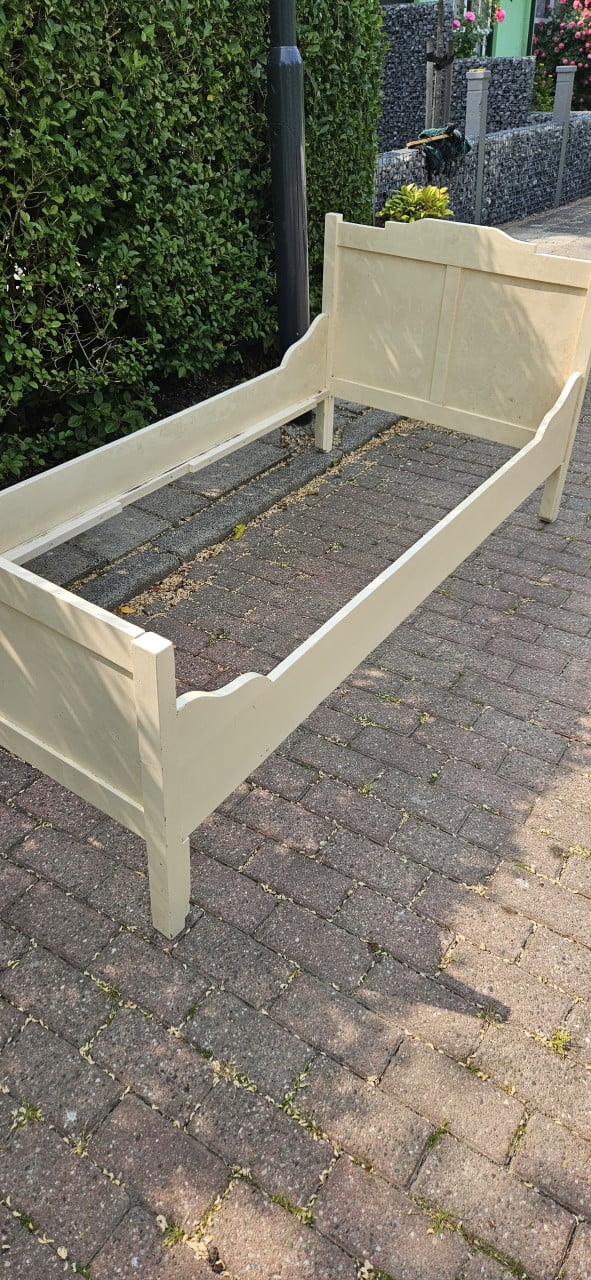 Houten twijfelaar / bed