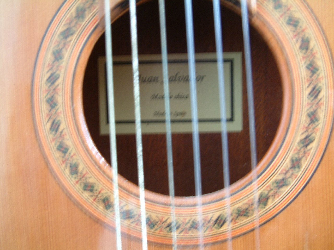 Juan Salvador gitaar    100 euro  met rug tas