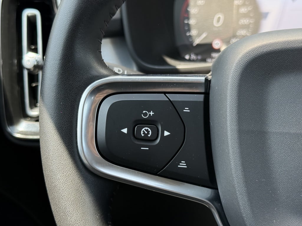 Volvo XC40 1.5 t5 te moment pro