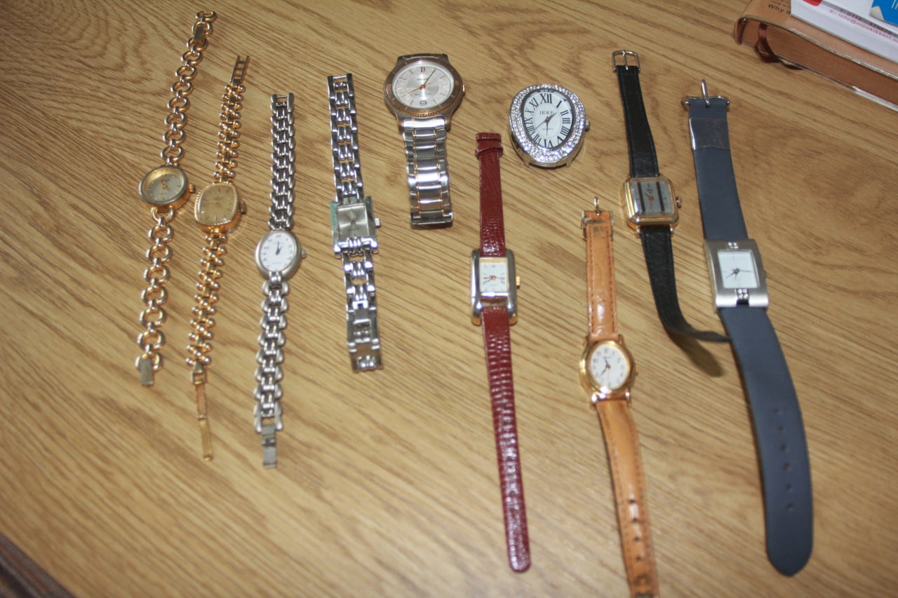 10 horloges,,lopen NIET..