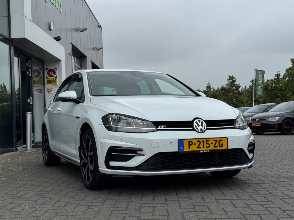 Volkswagen Golf 1.0 tsi r-line * navigatie * adaptieve cruise control * pdc