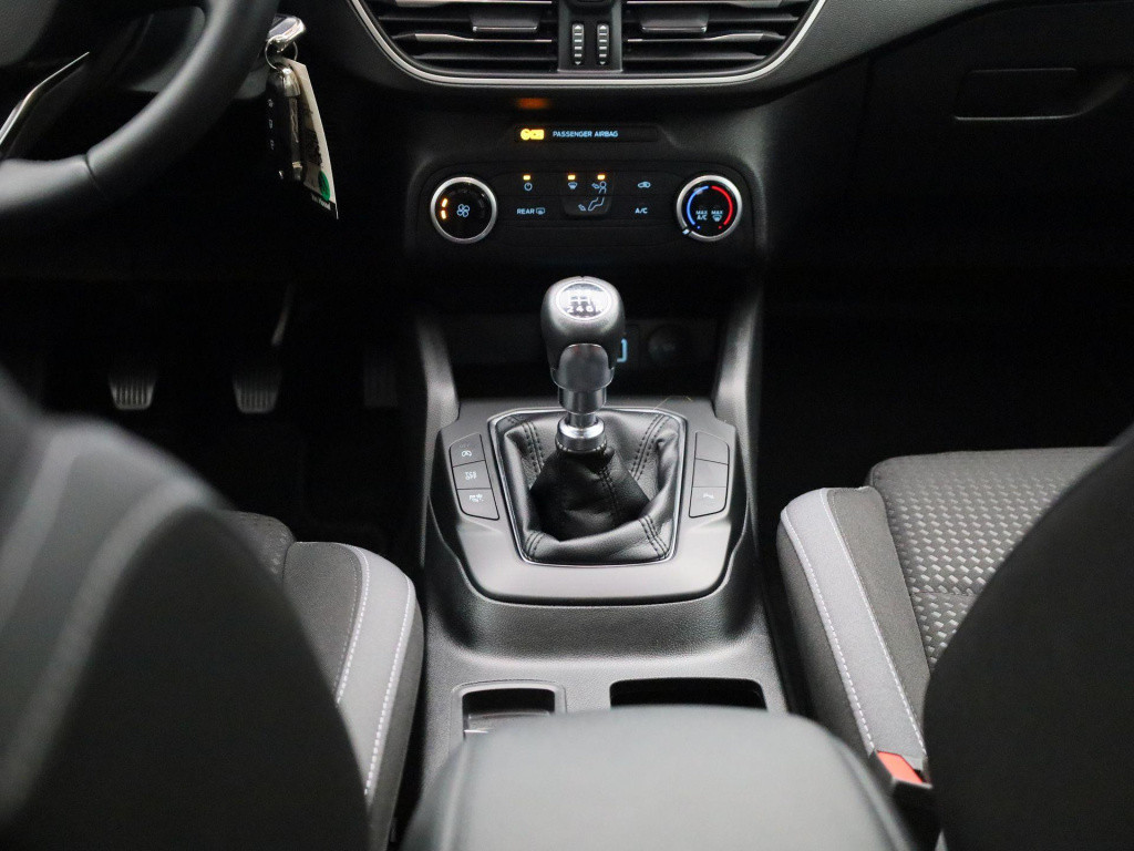 Ford Focus wagon 1.0 ecoboost hybrid trend edition business | cruise contro