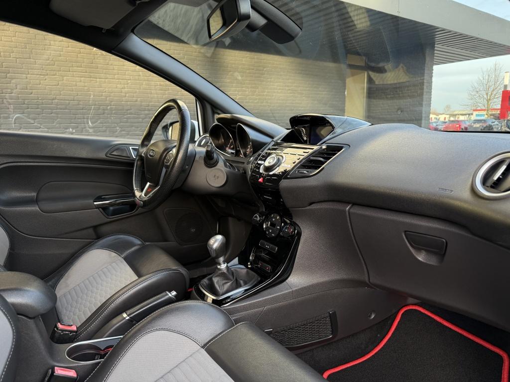 Ford Fiesta 1.6 st // nieuwe motor + koppeling, distributie en grote beurt 