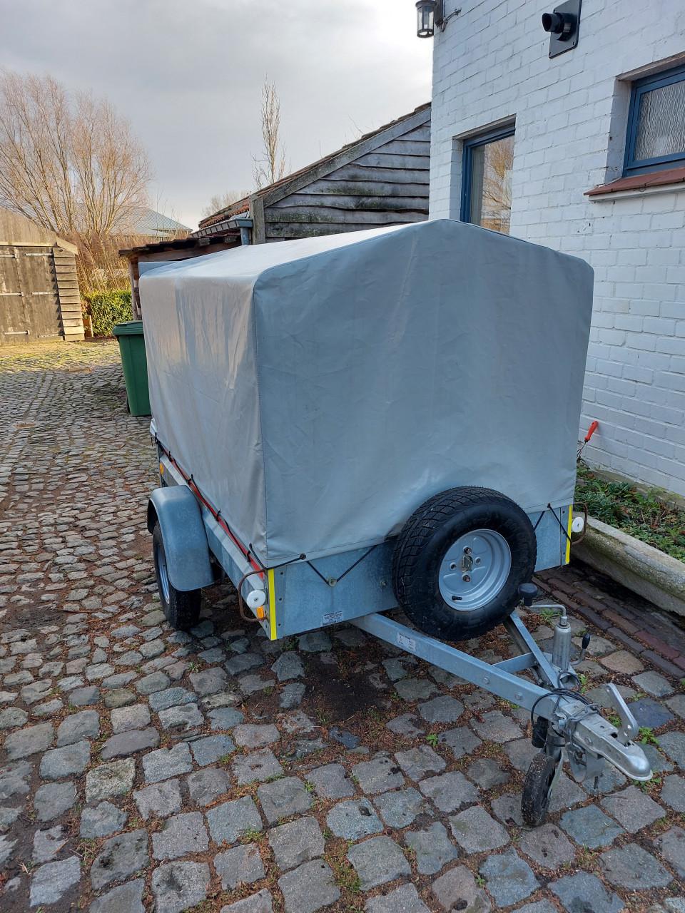 Aanhangwagen met huif