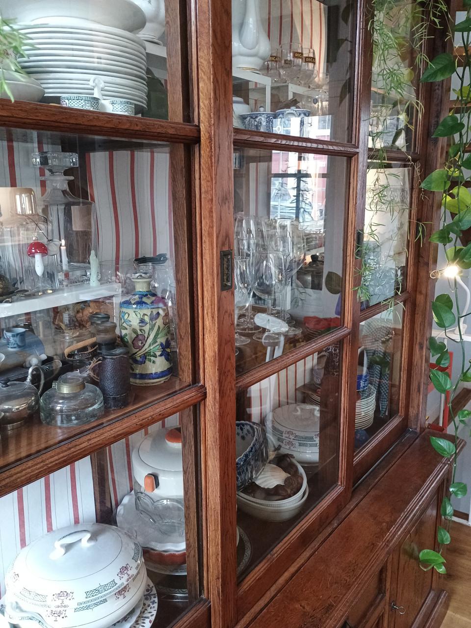 Houten vitrinekast