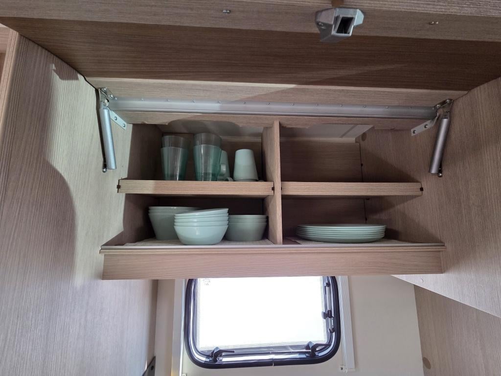 Burstner Onbekend but660 luifel | keuken | omvormer | toilet en douche | ru
