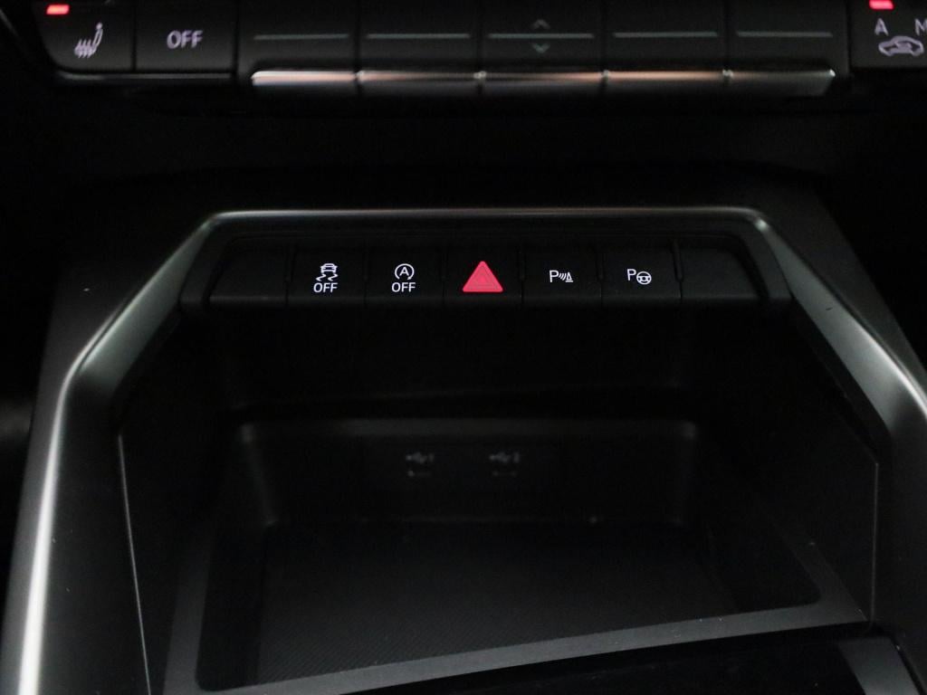Audi A3 limousine 30 tfsi s edition | automaat | navigatie | vlak stuur | c