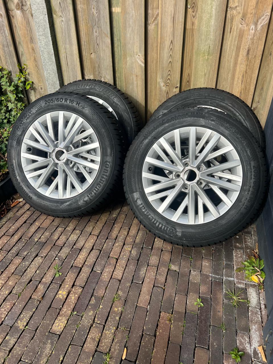 VW T-roc Golf velgen caddy 16 inch nieuwe banden