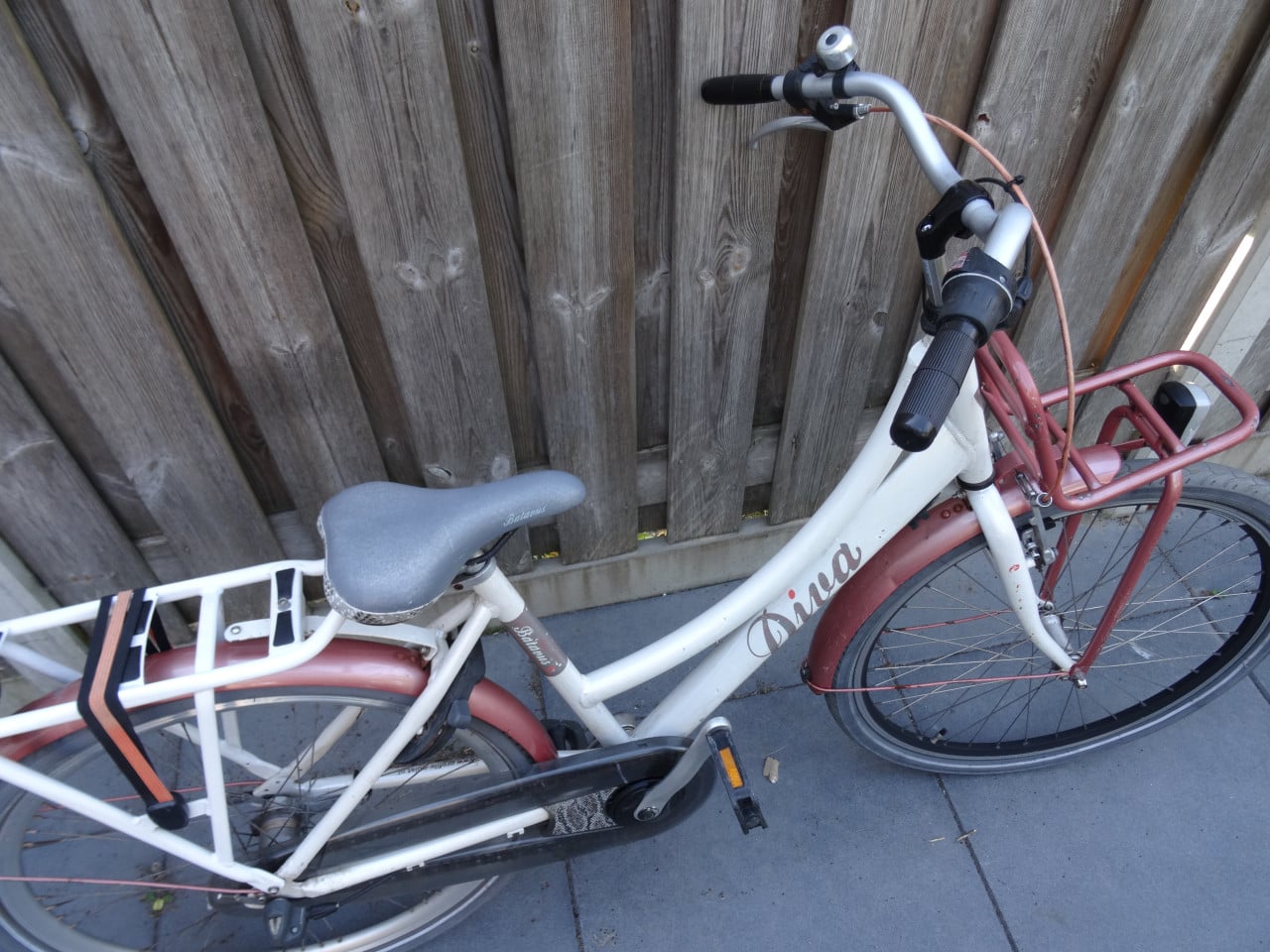 🚲 Batavus Diva Meisjesfiets 26 inch – Wit/Bordeauxrood – 3 Versnellingen ❤